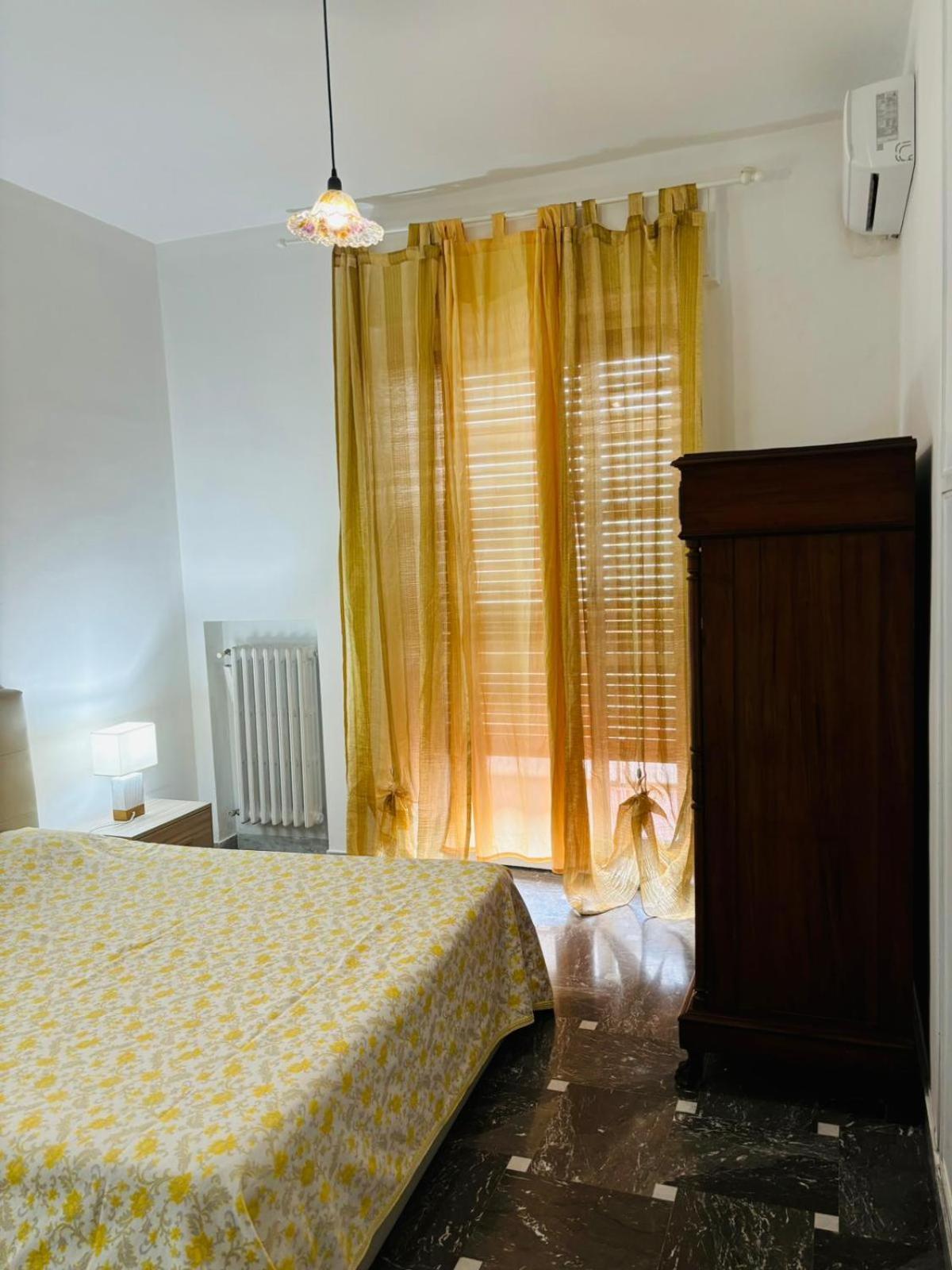 Matthias Central Rooms And Accomodation Бари Экстерьер фото