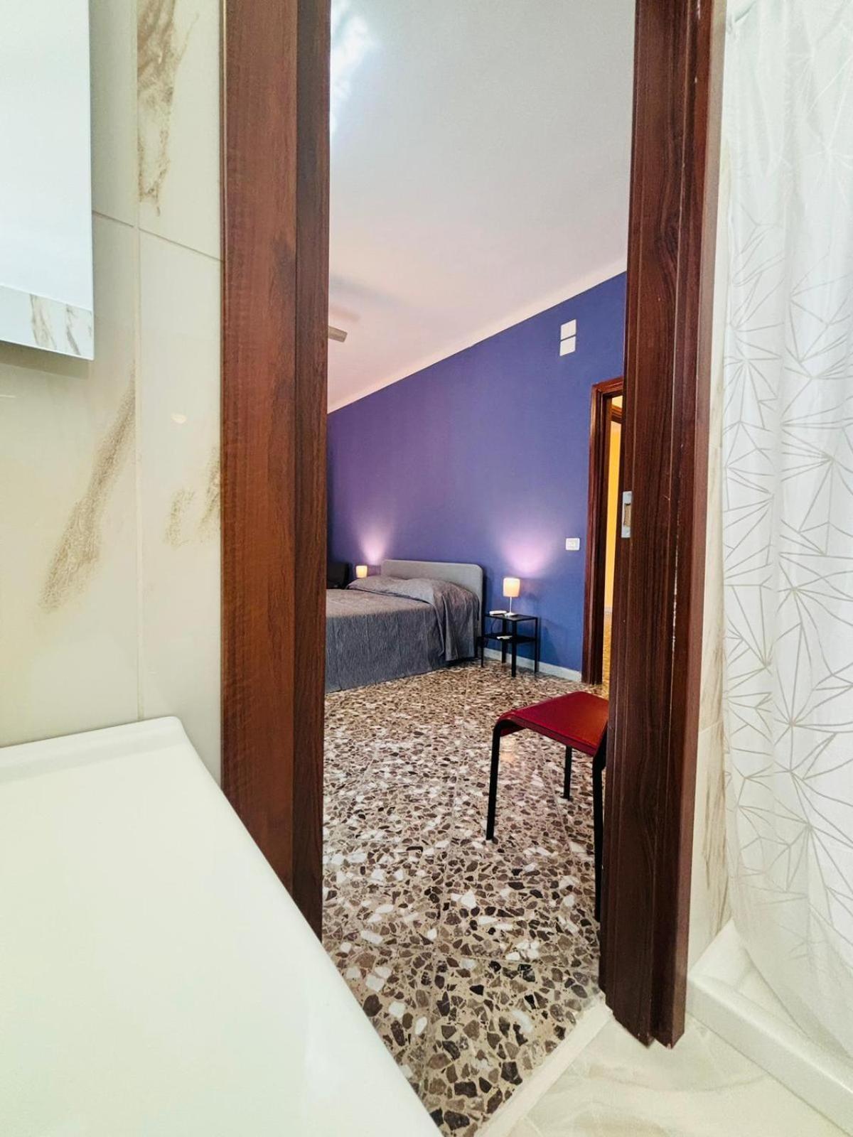 Matthias Central Rooms And Accomodation Бари Экстерьер фото