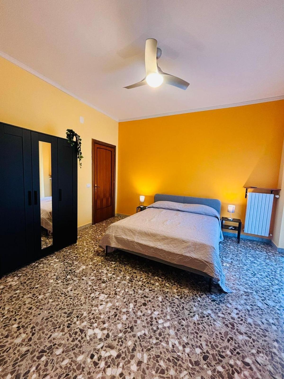 Matthias Central Rooms And Accomodation Бари Экстерьер фото