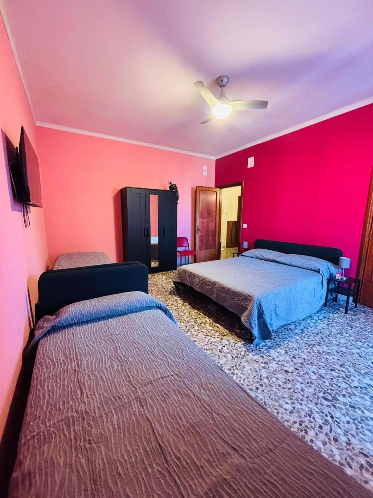Matthias Central Rooms And Accomodation Бари Экстерьер фото